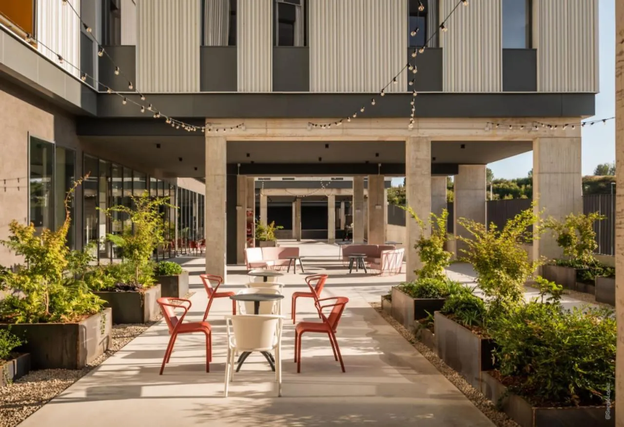 Estudios Y Habitaciones Modernas En Pamplona, Sk contacts
